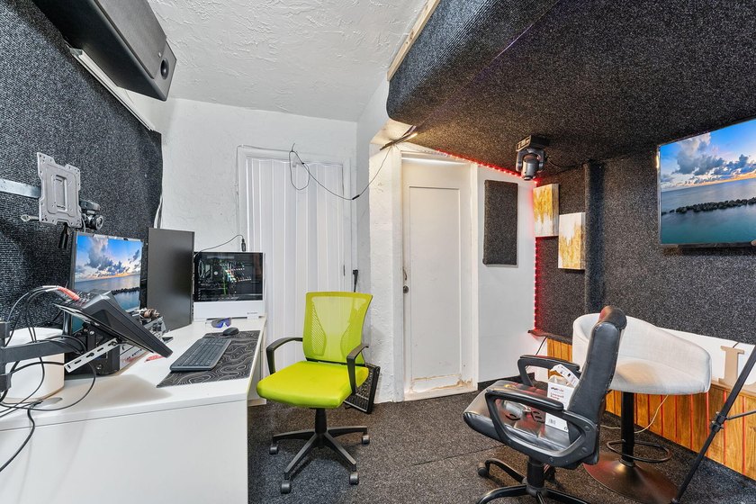 Exceptional investment opportunity! This centrally located CBS - photo 31