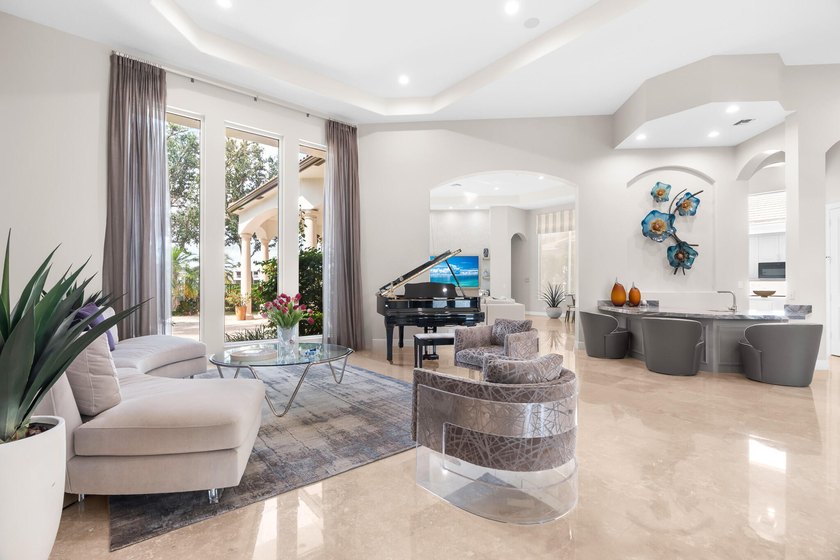 Full Golf Membership 4 bedroom, 4 1/2 bath Estate home located - photo 6