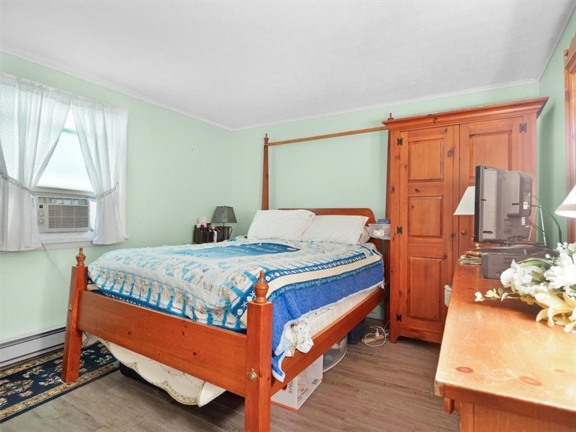 Welcome to this charming lakeside retreat tucked away on a - photo 21