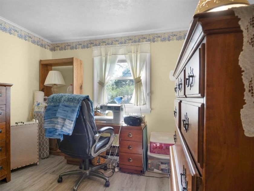 Welcome to this charming lakeside retreat tucked away on a - photo 27