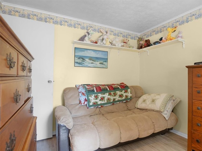Welcome to this charming lakeside retreat tucked away on a - photo 28