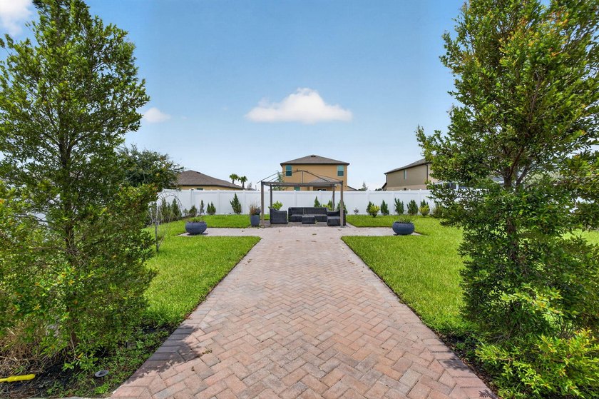 Welcome to this charming 4 bed, 3 full bath, 2 car garage home - photo 31