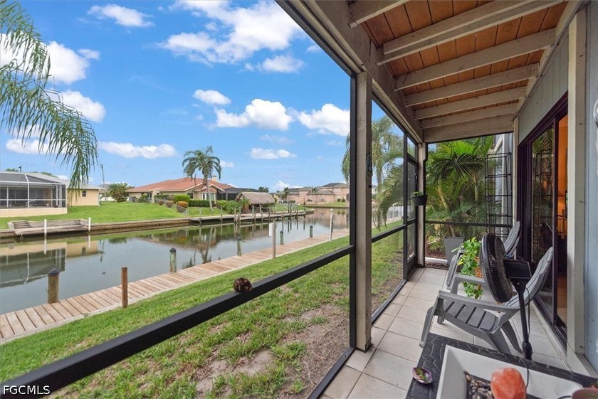 Welcome to your slice of SW paradise, this beautifully updated - photo 5