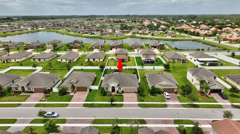 Welcome to this charming 4 bed, 3 full bath, 2 car garage home - photo 42