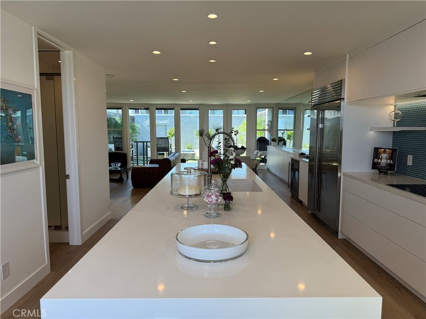 Modern luxury blends with Mid-Century in Weatherly Bay with a 25 - photo 6