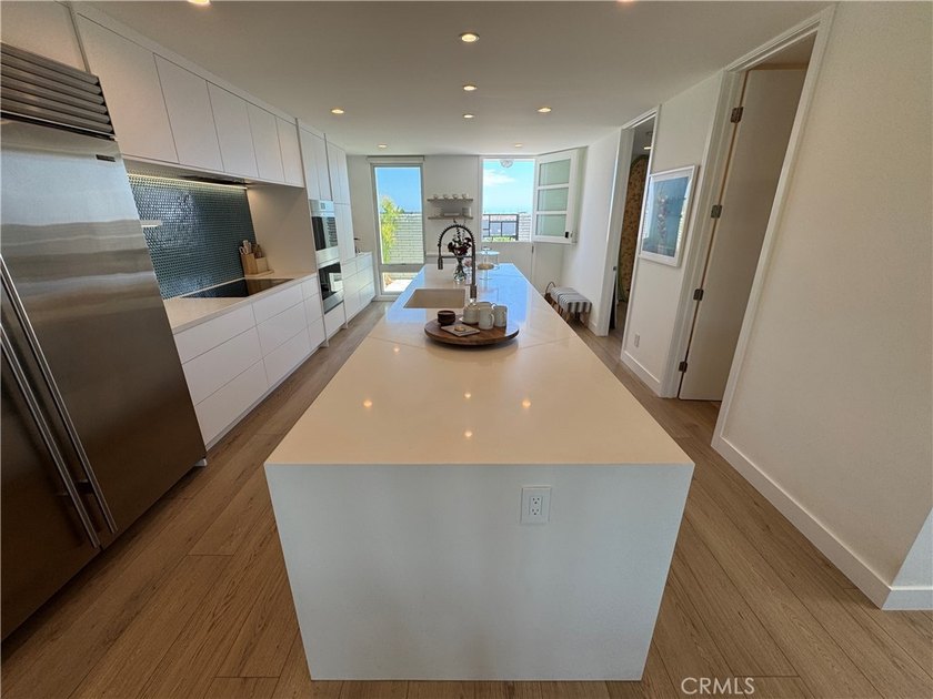 Modern luxury blends with Mid-Century in Weatherly Bay with a 25 - photo 10