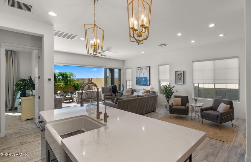 Beautifully upgraded Blandford home offering 3 BRs and 3 full - photo 12