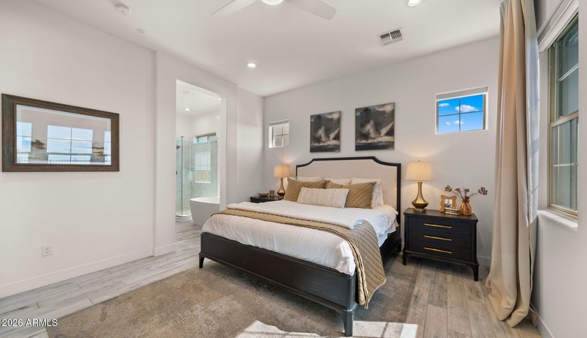 Beautifully upgraded Blandford home offering 3 BRs and 3 full - photo 16