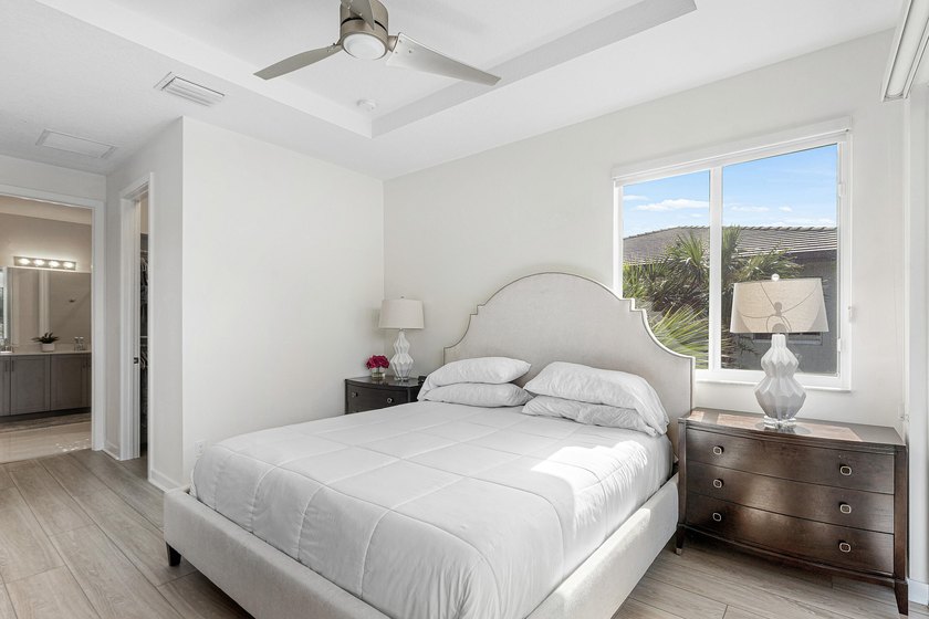 Gorgeous, modern 4 bd/ 3.5 bath end unit townhome in the heart - photo 17