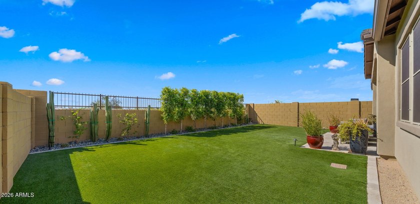 Beautifully upgraded Blandford home offering 3 BRs and 3 full - photo 21