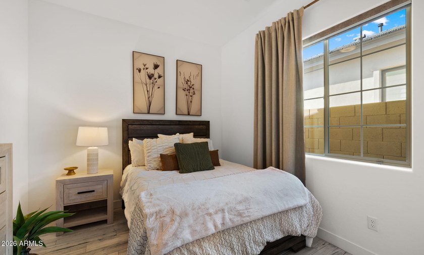 Beautifully upgraded Blandford home offering 3 BRs and 3 full - photo 24