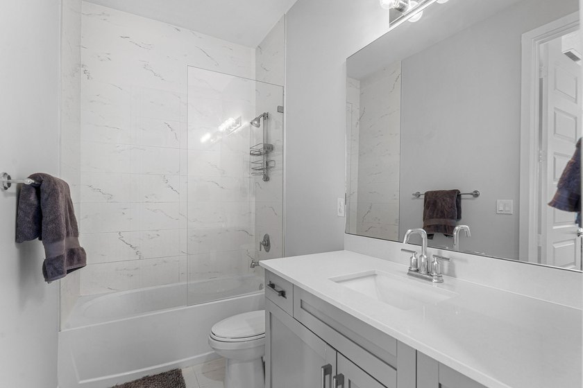 Gorgeous, modern 4 bd/ 3.5 bath end unit townhome in the heart - photo 26