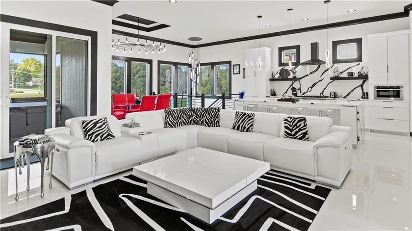 ALL ZERO ENTRY! AS SEEN ON ZILLOW GONE WILD - 3 YEAR OLD - photo 5