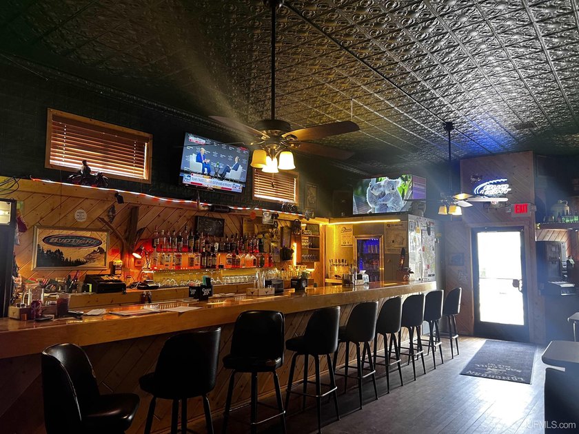 Discover a fantastic opportunity with this popular bar and grill - photo 11