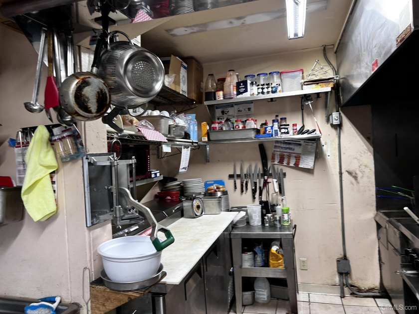 Discover a fantastic opportunity with this popular bar and grill - photo 18