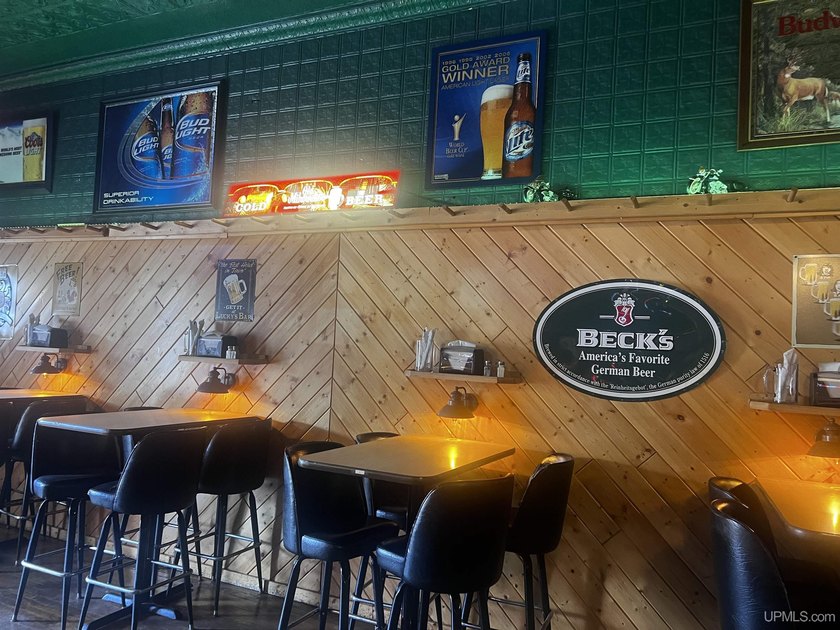 Discover a fantastic opportunity with this popular bar and grill - photo 19