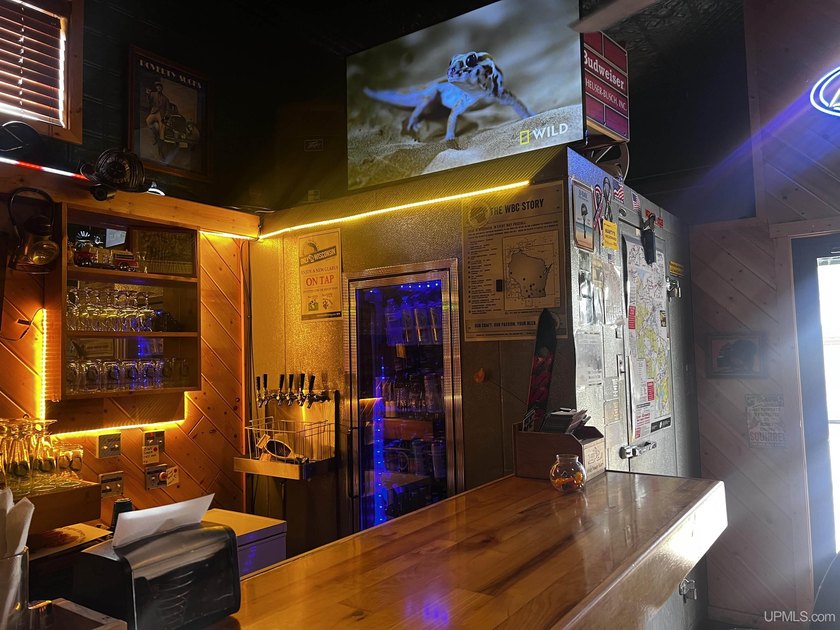 Discover a fantastic opportunity with this popular bar and grill - photo 22