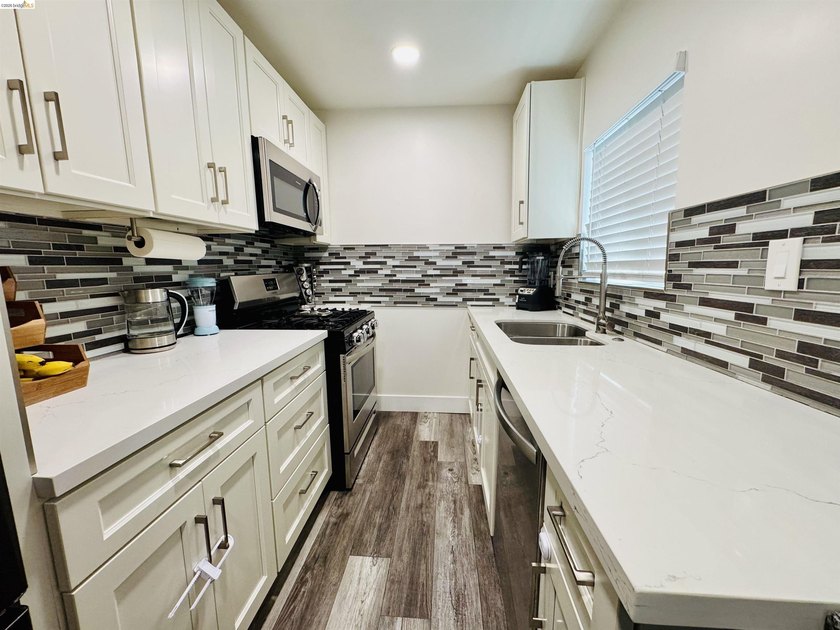Stylishly updated 2-bedroom, 1-bath home in Oakland offering - photo 3