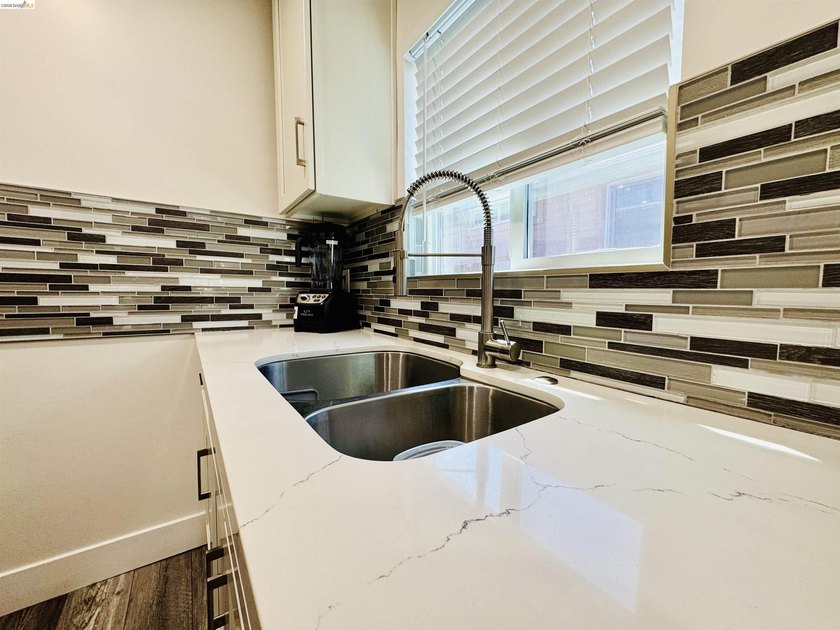 Stylishly updated 2-bedroom, 1-bath home in Oakland offering - photo 4