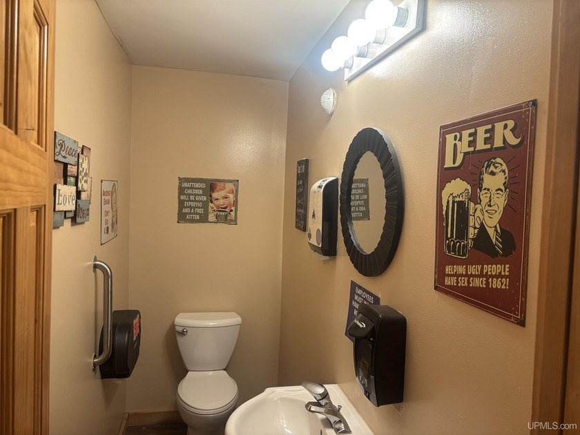 Discover a fantastic opportunity with this popular bar and grill - photo 25