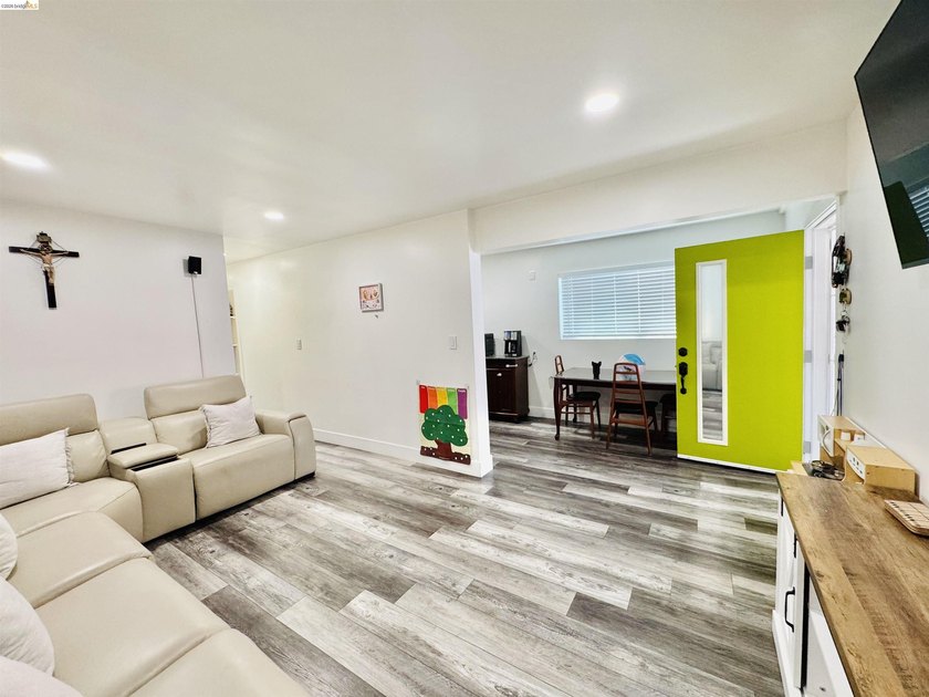 Stylishly updated 2-bedroom, 1-bath home in Oakland offering - photo 7