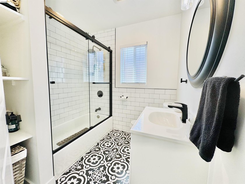 Stylishly updated 2-bedroom, 1-bath home in Oakland offering - photo 8