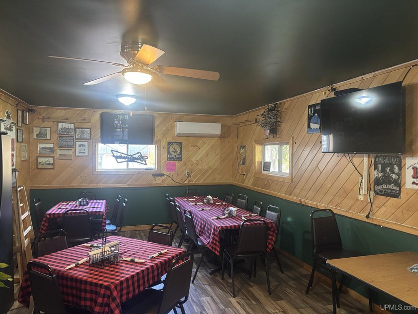 Discover a fantastic opportunity with this popular bar and grill - photo 28