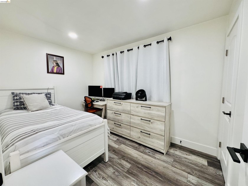 Stylishly updated 2-bedroom, 1-bath home in Oakland offering - photo 9