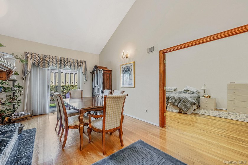 Oceanside - Brower Oakview Condominium - Beautiful 3-bedroom, 2 - photo 18