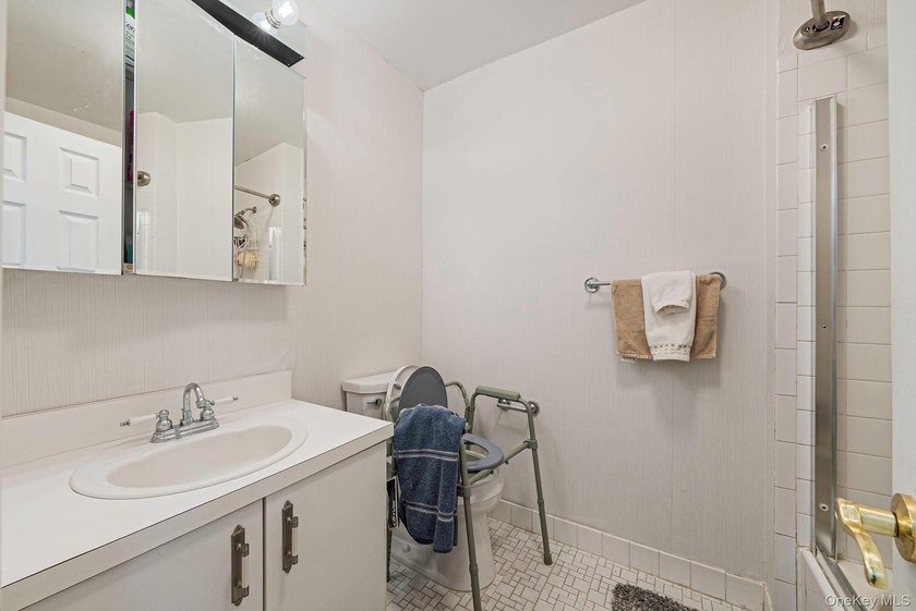 Oceanside - Brower Oakview Condominium - Beautiful 3-bedroom, 2 - photo 27