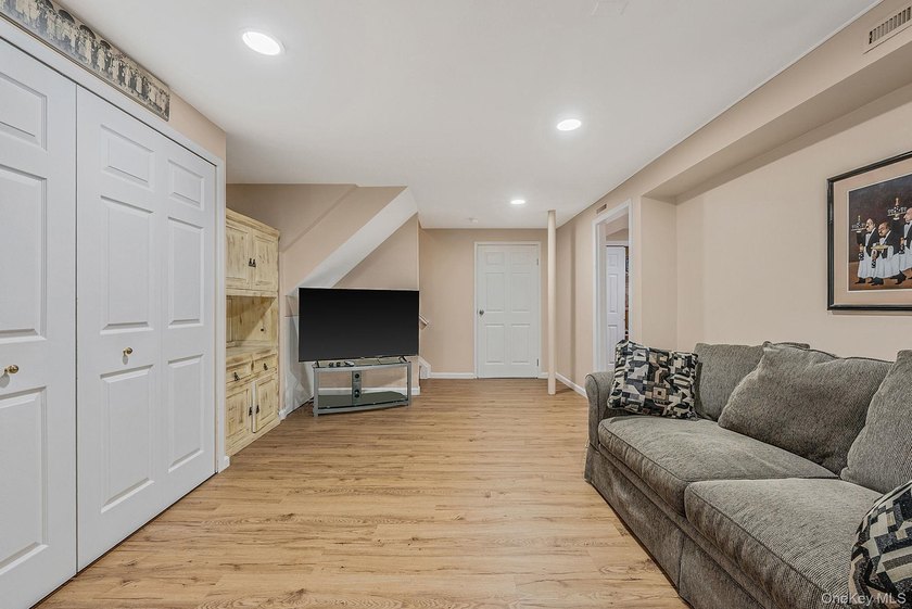 Oceanside - Brower Oakview Condominium - Beautiful 3-bedroom, 2 - photo 36