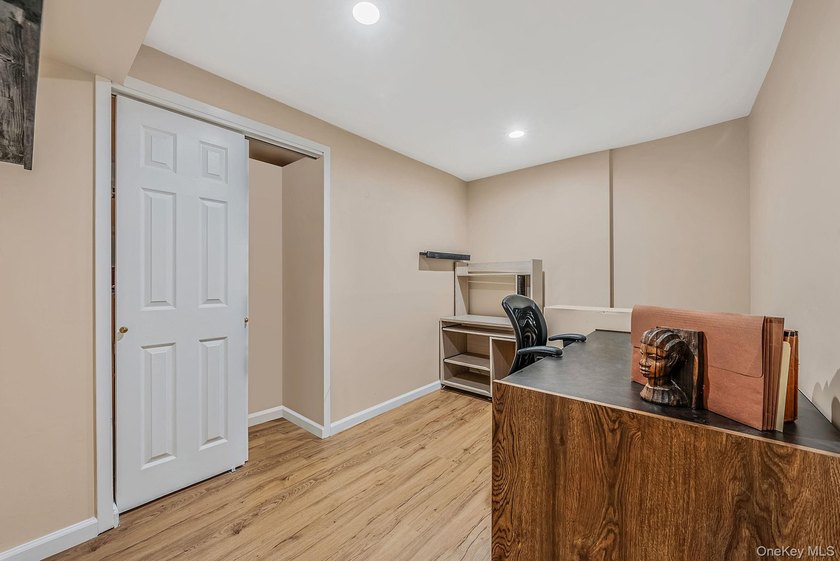 Oceanside - Brower Oakview Condominium - Beautiful 3-bedroom, 2 - photo 37