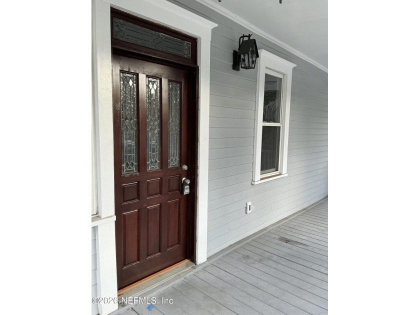 Beautifully remodeled 5 bedroom, 3 bathroom home in Historic - photo 3