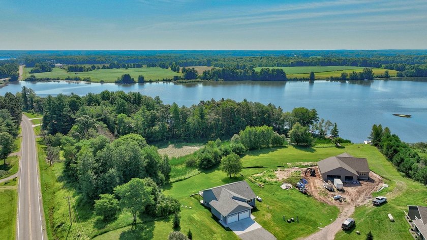Enjoy lakefront living in this 4-bedroom, 3-bath home on scenic - photo 35