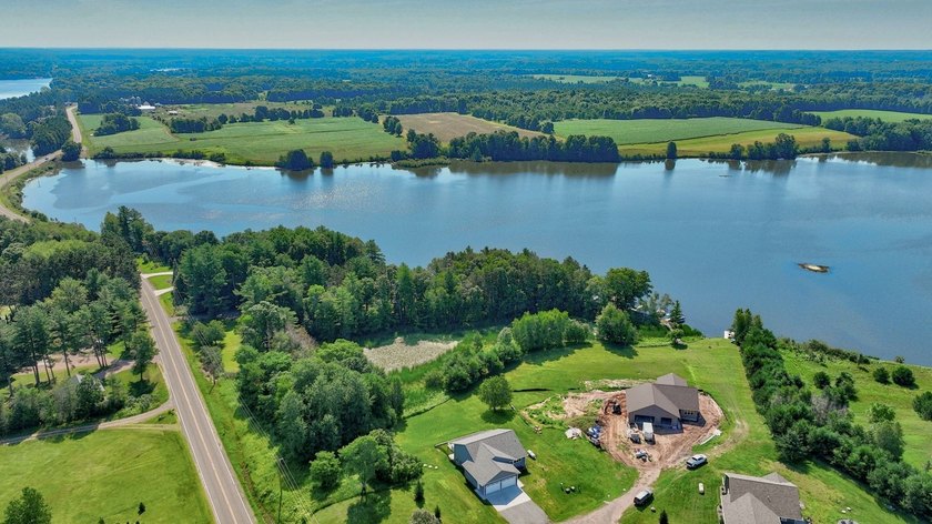Enjoy lakefront living in this 4-bedroom, 3-bath home on scenic - photo 36