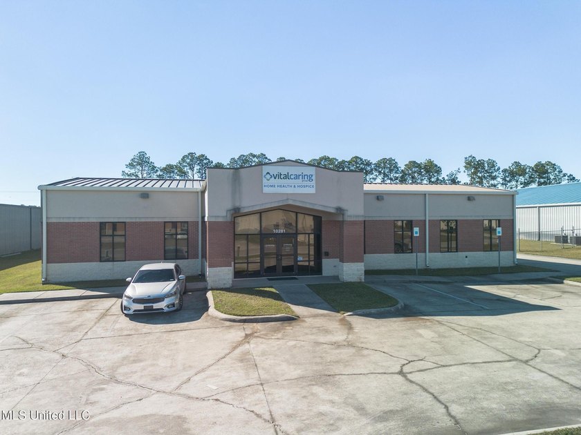7,830 SqFt office building for sale in sought after Intraplex 10 - photo 2