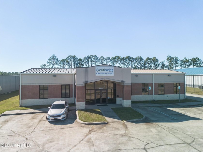 7,830 SqFt office building for sale in sought after Intraplex 10 - photo 3
