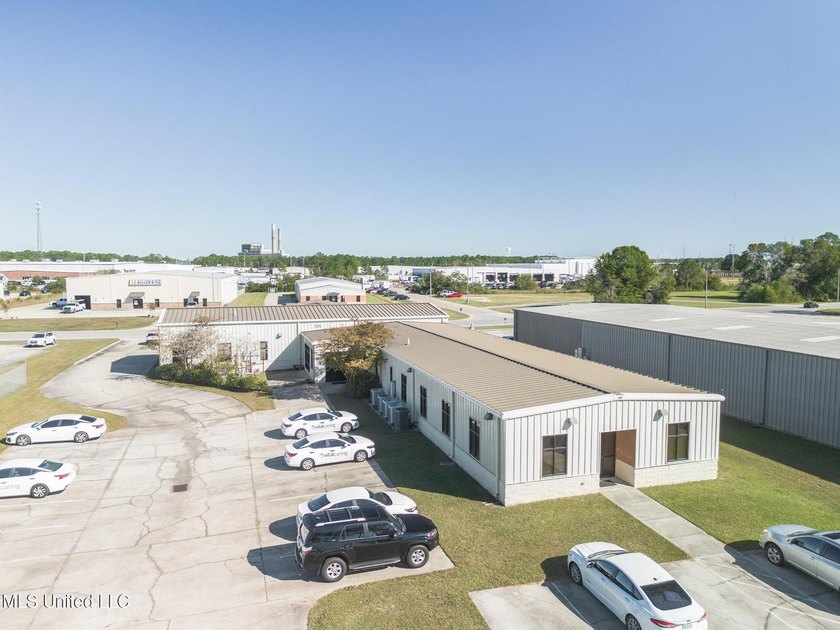 7,830 SqFt office building for sale in sought after Intraplex 10 - photo 10