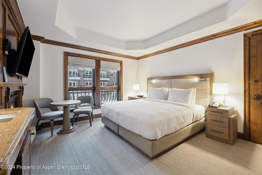 2024 renovations completed (including new decor, furniture - photo 11