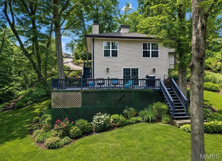 Excellently maintained 1144 sq ft house with oversized garage - photo 2