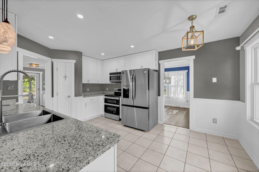 Nestled on a quiet Cul de sac in Victoria place this mid town - photo 11