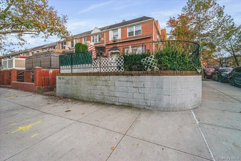 Unique 2-Family Townhouse ( Corner ) in Prime Kew Gardens Hills - photo 2