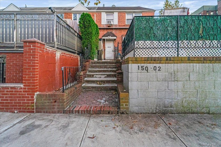 Unique 2-Family Townhouse ( Corner ) in Prime Kew Gardens Hills - photo 3