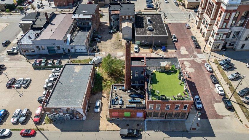 62 E 7th Street, Dubuque, IA - *The Smokestack* Offered at $685 - photo 48
