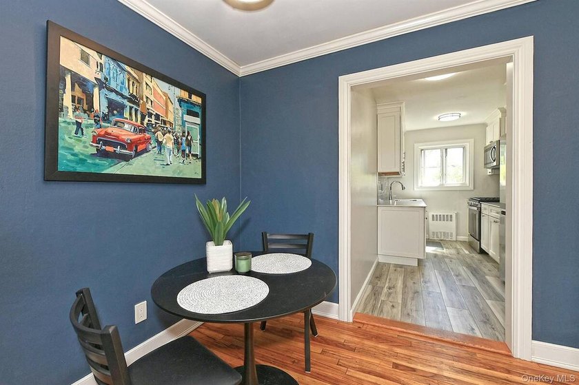 Welcome to easy Long Island Living! This beautifully maintained - photo 8