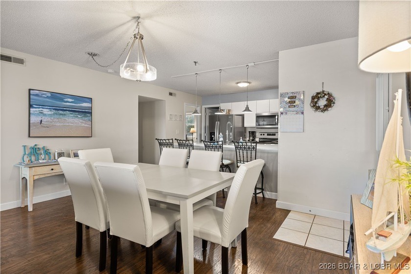 Enjoy lake life at its finest in this beautifully styled 3-bed - photo 11