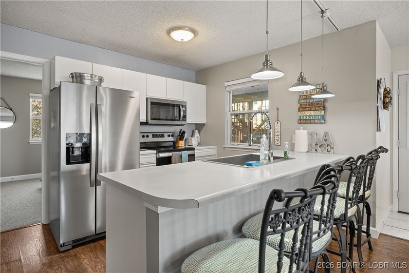 Enjoy lake life at its finest in this beautifully styled 3-bed - photo 14