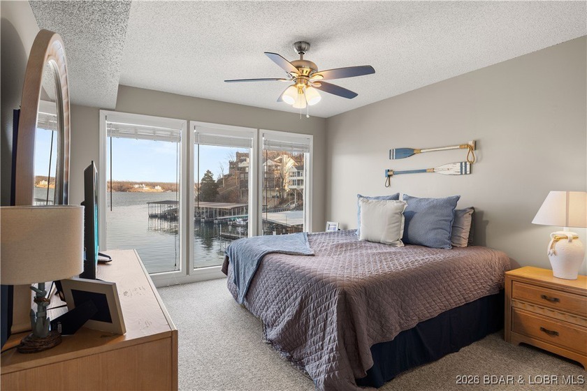 Enjoy lake life at its finest in this beautifully styled 3-bed - photo 15