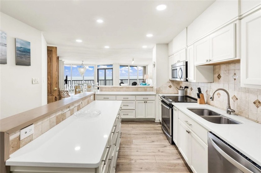 Beachfront Condo Beauty! Looking for beachfront condo with - photo 16