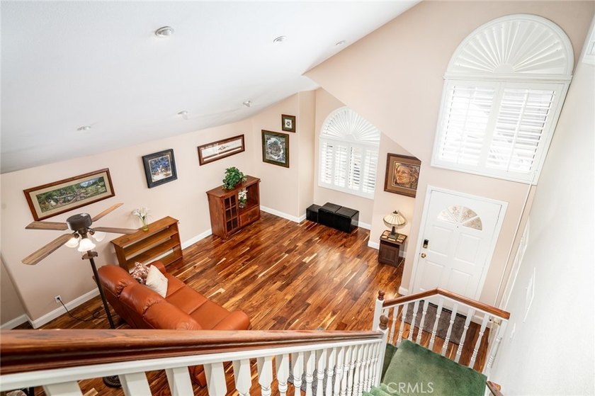 Dramatic ceilings, ocular and arched transom windows, walk-in - photo 16